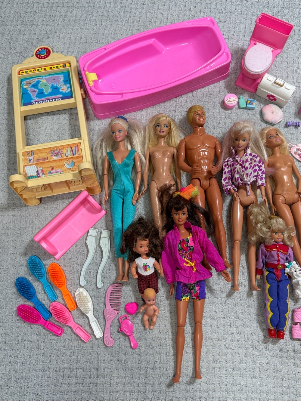 Bundle of MATTEL Vintage Barbie Dolls Bathtub Toilet Chair Shoes Baby Doll Pink - Picture 5 of 17